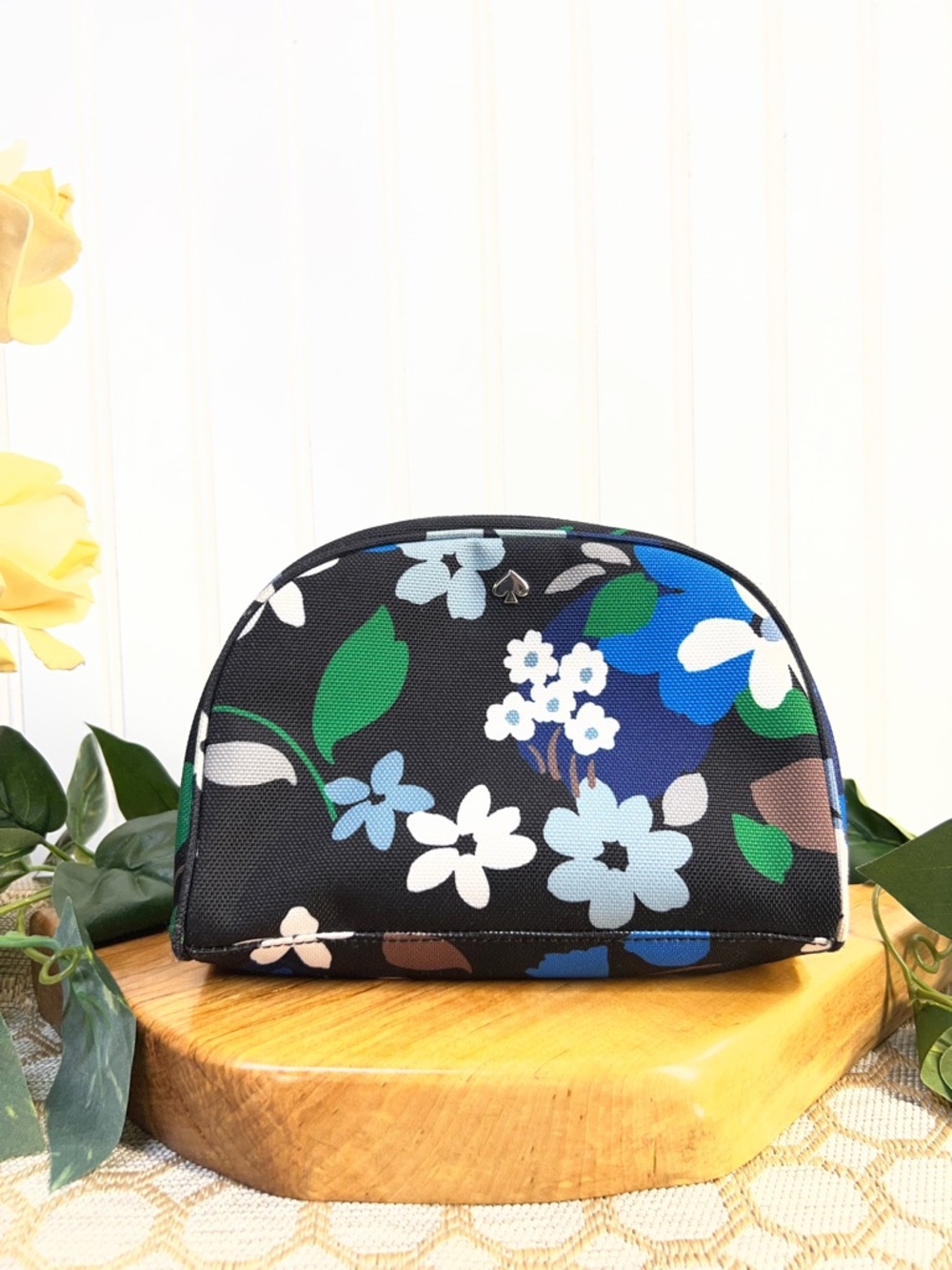Kate Spade Jae Bold Blooms Medium Dome Cosmetic Bag Canvas Floral